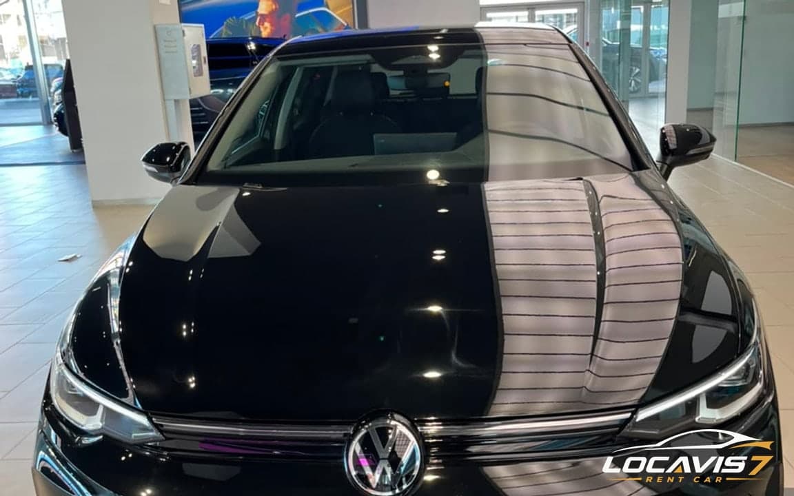 Compact — Volkswagen Golf 8